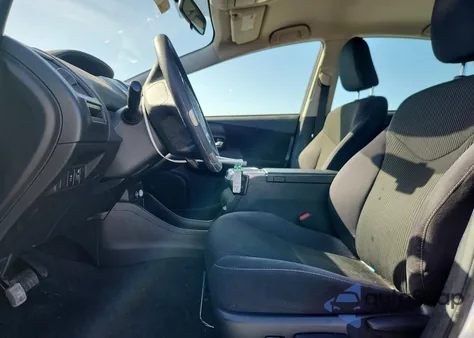 2017 Toyota Prius V Three из США, поврежденный, VIN JTDZN3EU1HJ060378